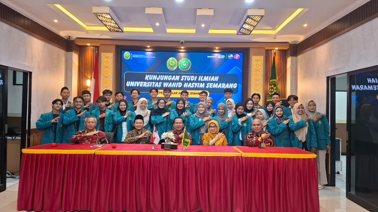 Kunjungan Ilmiah Unwahas di PA Semarang - Foto Bersama