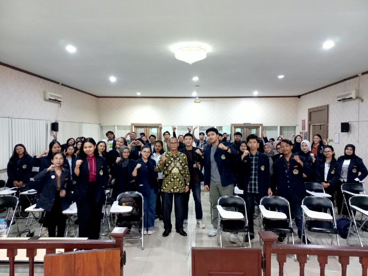 Foto bersama peserta kegiatan Kuliah Kemahiran Hukum.